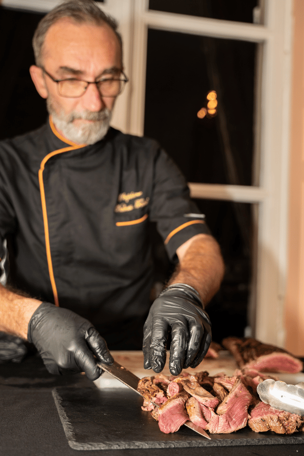 Buffet traiteur découpe de filet de bœuf - L'Ardoise Traiteur