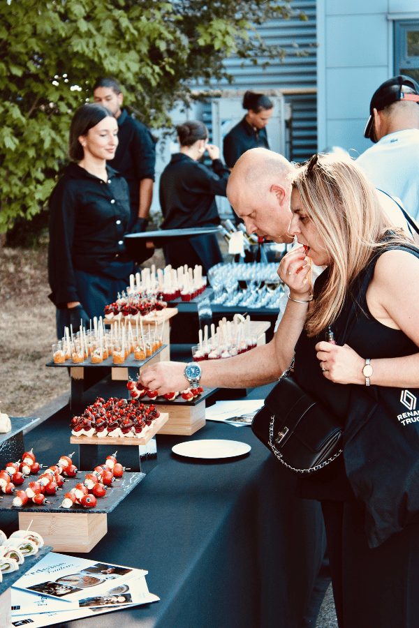 Visiteurs cocktail prestation - L'Ardoise Traiteur