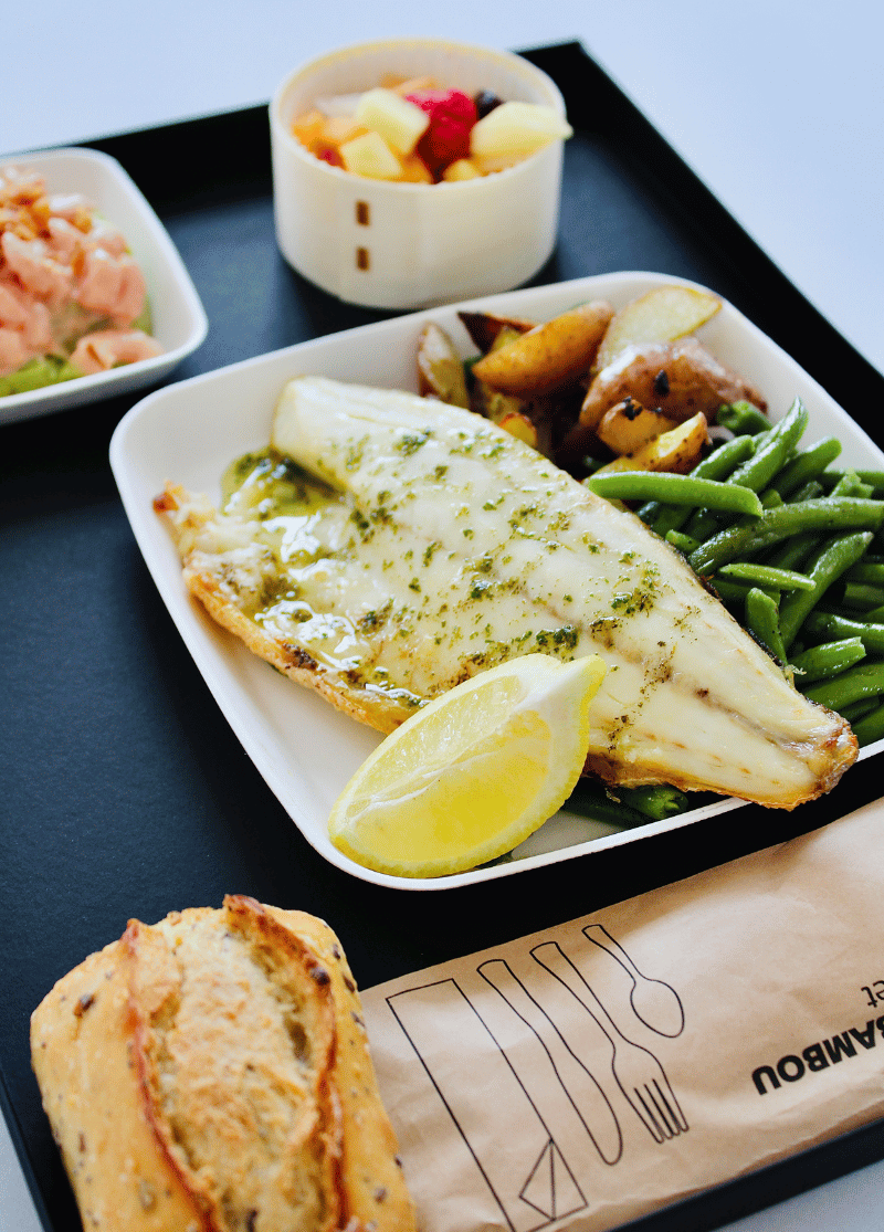 Plateau repas du jour - entrée, plat, dessert.