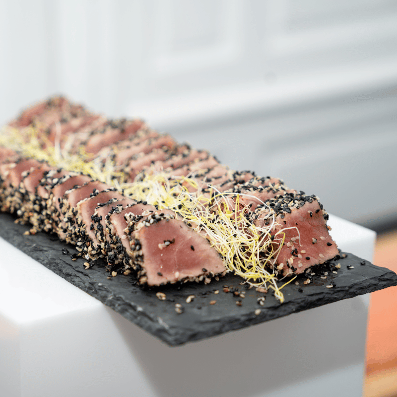 Animation tataki de thon rouge - L'Ardoise Traiteur