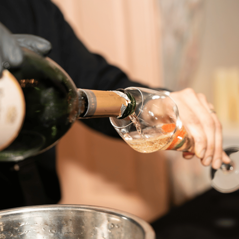Service champagne au bar à boisson - L'Ardoise Traiteur