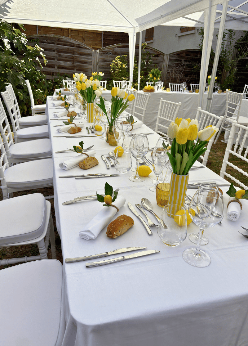 Dressage de table avec barnum en garden party - L'Ardoise Traiteur