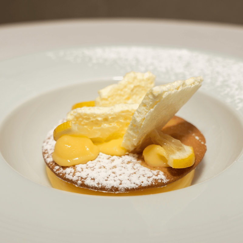 Tarte au citron meringuée déstructurée - L'Ardoise Traiteur